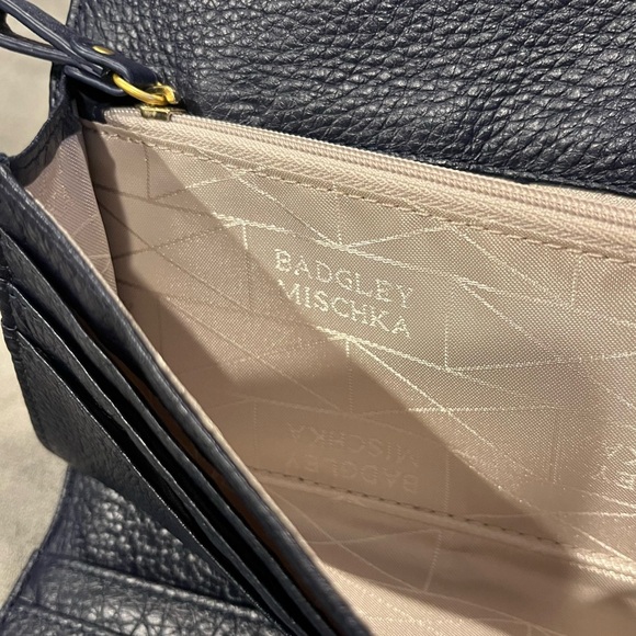 Badgley Mischka Navy Crocodile Leather Wallet ~ New without tags - Picture 6 of 10